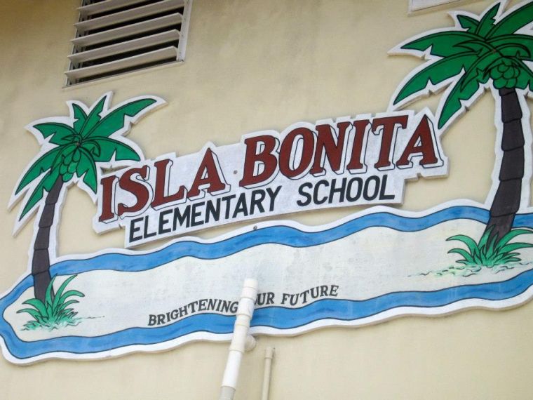 Murray+worked+with+students+at+Isla+Bonita+Elementary+School+in+Belize.