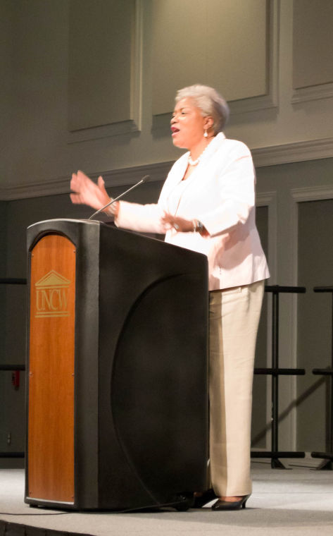 Donna+Brazile%2C+a+world-famous+political+analyst%2C+speaks+in+front+of+a+crowd+about+her+experiences+in+politics+as+an+African-American+woman+and+how+other+woman+can+overcome+the+barriers+she+has+had+to+face.