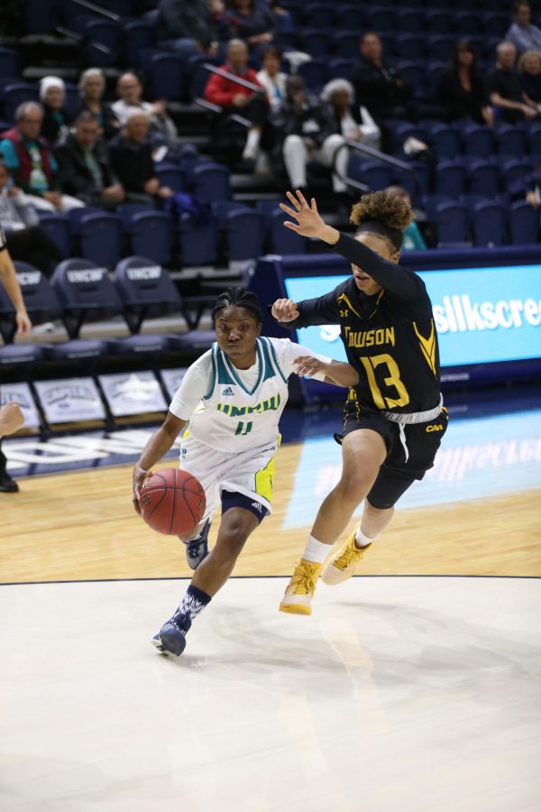 Jasmine Steele, 11, drives toward the basket in UNCWs 59-56 win over Towson.