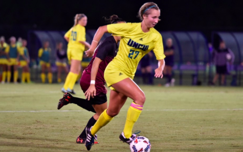 Midfielder Blair Pearce (27) during UNCW's 1-0 win over College of Charleston on Thursday.