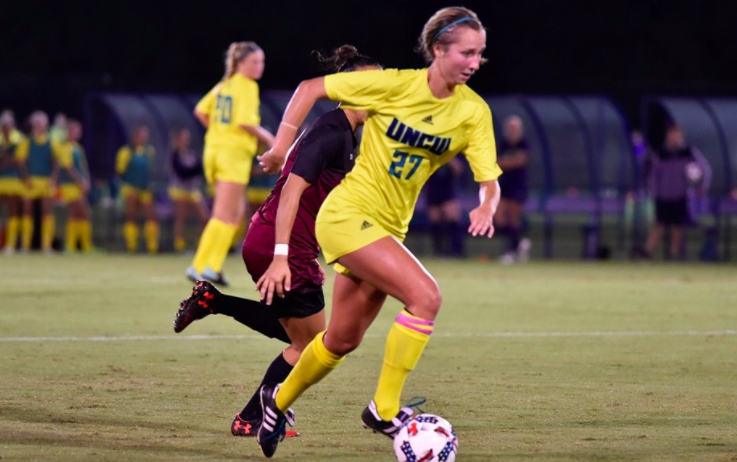 Midfielder Blair Pearce (27) during UNCWs 1-0 win over College of Charleston on Thursday.