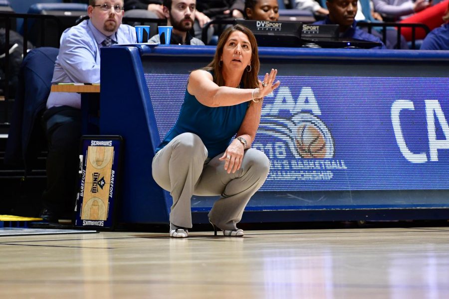 Karen+Barefoot+calls+out+signals+to+her+team+in+a+UNCW+womens+basketball+game+during+the+2017-2018+season.