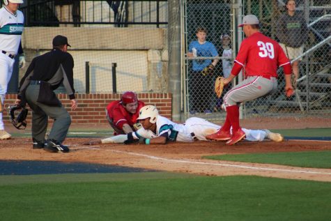 Freshman No. 2 Greg Jones of the Seahawks attempts to score versus NC State April 12th, 2018