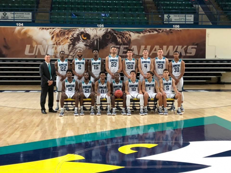 UNCW 2018-19 men's basketball team photo