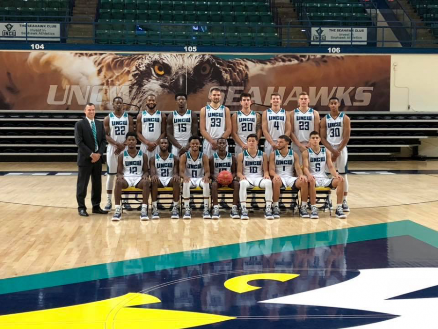 UNCW 2018-19 mens basketball team photo