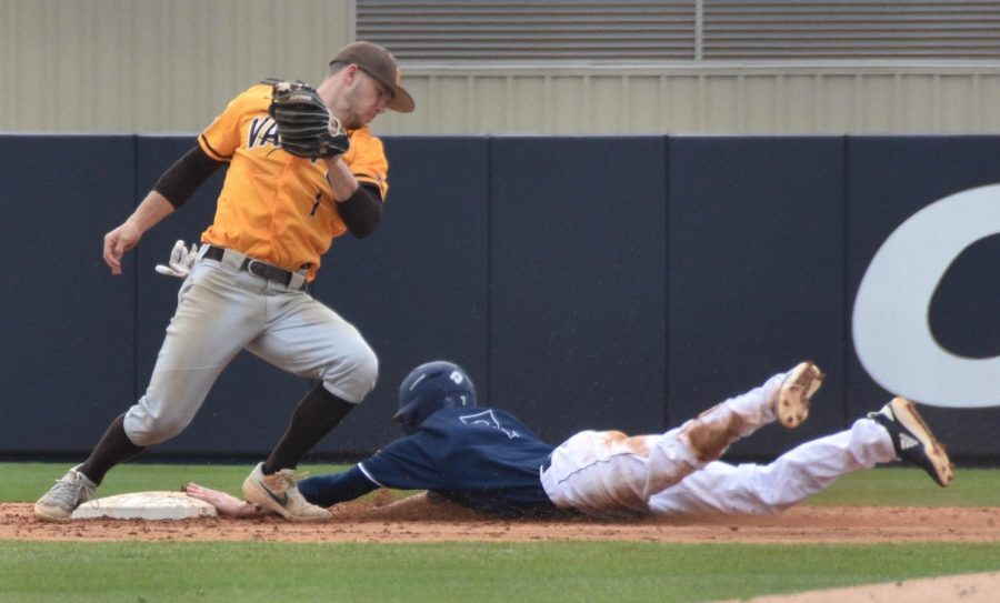 Jackson Meadows (7) steals second during UNCWs matchup against Valparaiso at Brooks Field on March 3, 2019.