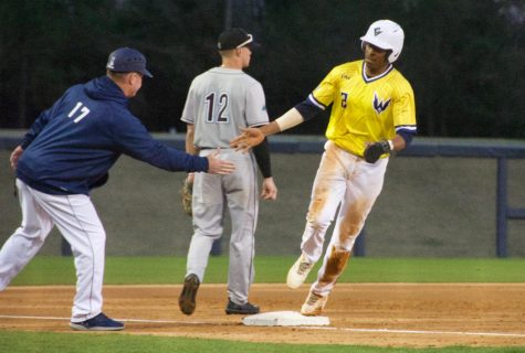 Greg Jones (2) rounds third base during UNCW's matchup against Coastal Carolina at Brooks Field on March 26, 2019.