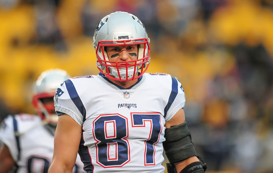 Gronk out: Patriots tight end retires