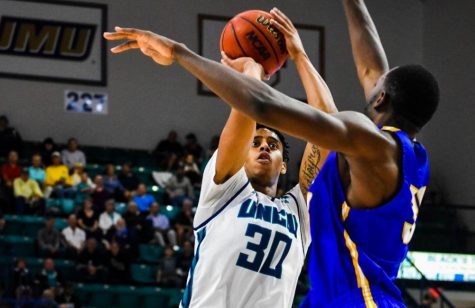 Jaylen SIms during UNCW's season opener against Johnson & Wales on Nov. 5, 2019.