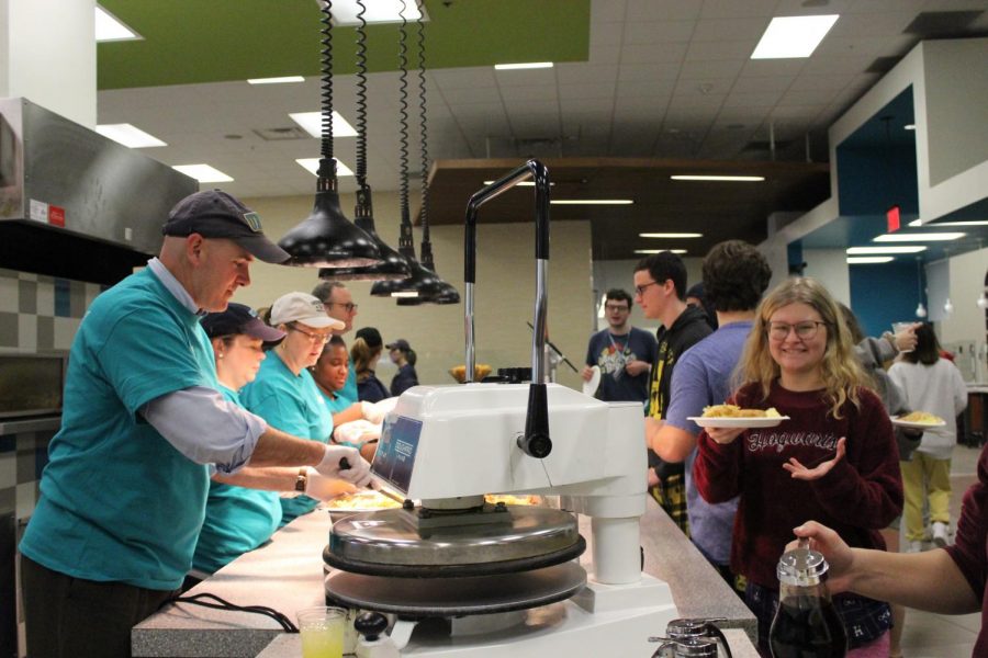 Students wait in line at Late Night Breakfast event for Homecoming 2020. Photo by Hollis Andrews.