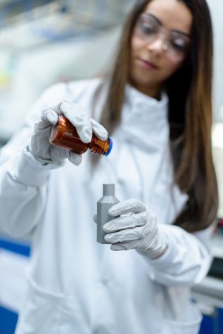 Female chemical engineer develops clean energy storage solutions. Photo by ThisIsEngineering