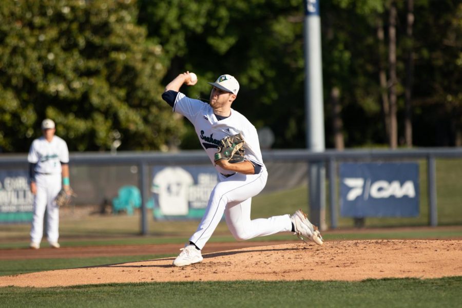 Landen Roupp pitching for UNCW baseball at Brooks Field