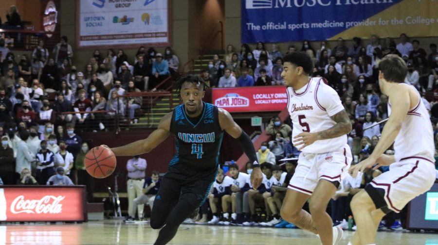 Mike Okauru during UNCWs matchup with Charleston on Jan. 17, 2022 (Bridget Connors)