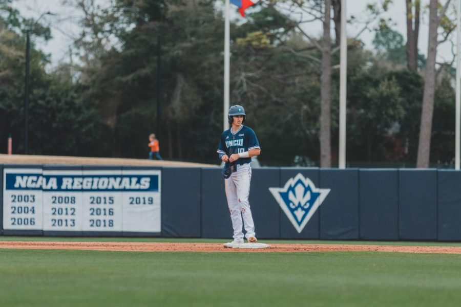 Brooks Baldwin (10) during UNCW's matchup with Rutgers on Feb. 26, 2022.