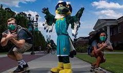 Sammy Seahawk and UNCW students demonstrating mask safety protocols in Spring of 2021.