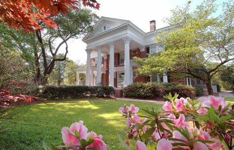 Kenan House is the Historic Kenan House, home of UNCWs chancellor, is a 7,500-square-foot Neoclassical Revival dwelling constructed in 1911 and deeded to the university by the Kenan family in 1968. It stands on Market Street beside the Wise Alumni House.