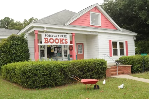 Pomegranate Books on Park Ave. (Ken Blevins/Star News)