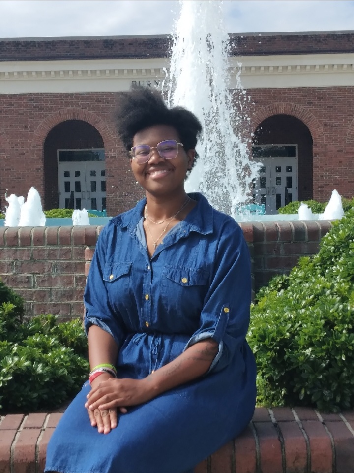 UNCW's Kennedy Cole talks about her writing journey and upcoming book. (Megan Eesley/The Seahawk)