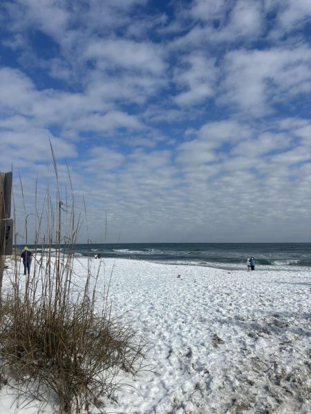 Snow covering Wrightsville Beach in North Carolina (Courtesy of Kelly Vonhoene). 