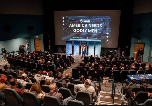 Shane Winnings gives his speech at UNCW on Oct. 15 (@shane.winnings/Instagram).